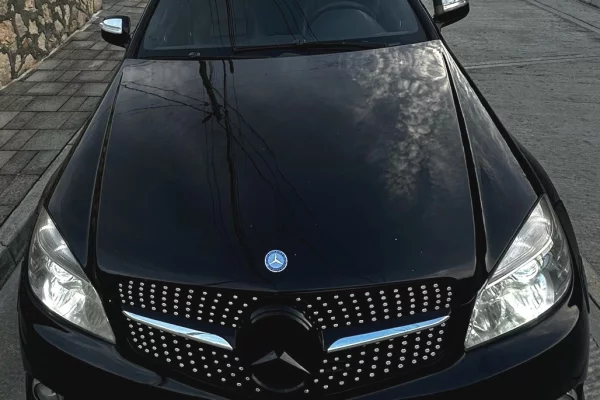 Makina ne shitje ne Tirane, Mercedes-Benz, 2010 gasoline-gas,Kambio Automatik Pagesa 750,000  Leke.