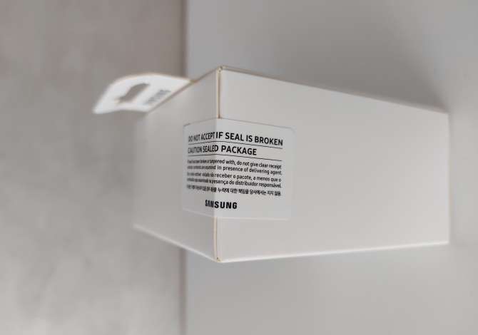 Veshje dhe Aksesor per te Rritur ne Tirane - 4,000 Leke