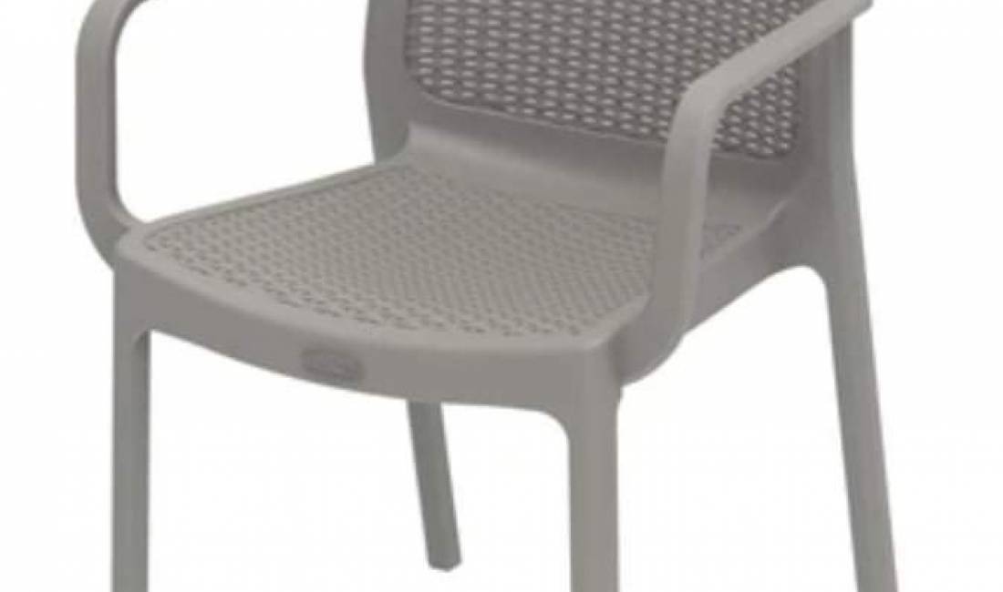 Tavolina dhe karrige lokali