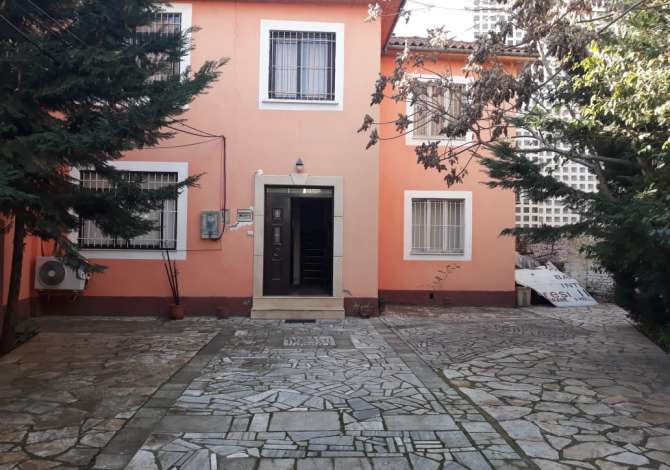 Ambient biznesi me qera 3+1 ne Tirane - 1,200 Euro