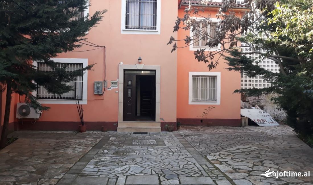 Vile 2 kateshe Pazari i Ri 