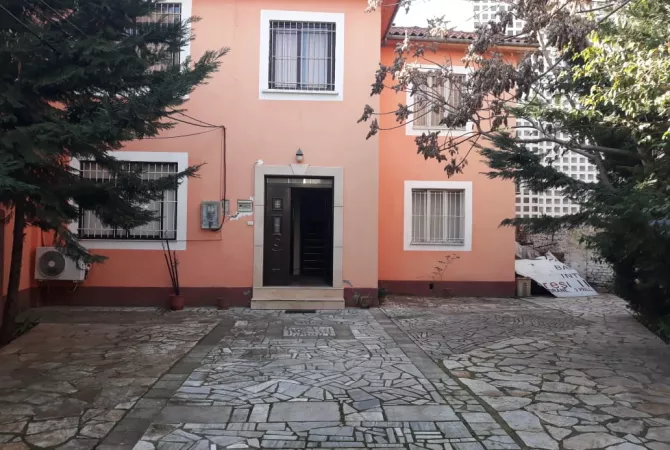 Business Property for Rent 3+1 in Tirana - 1,100 Euro