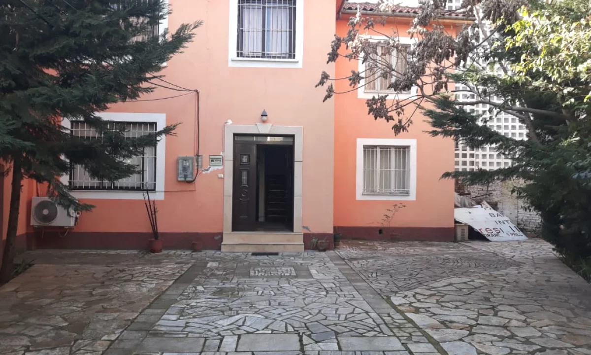 Vilr 2 kateshe ( Pazari i Ri)