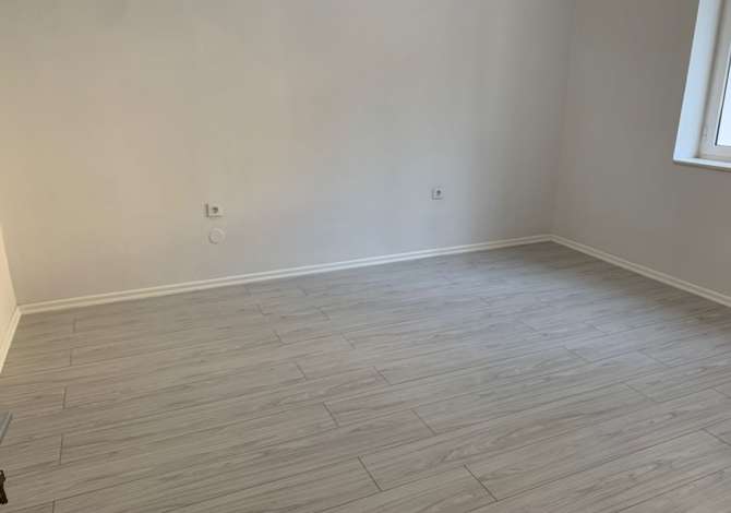 Ambient biznesi 75 m2 NETO per shitje perball shkolles Harry Fultz