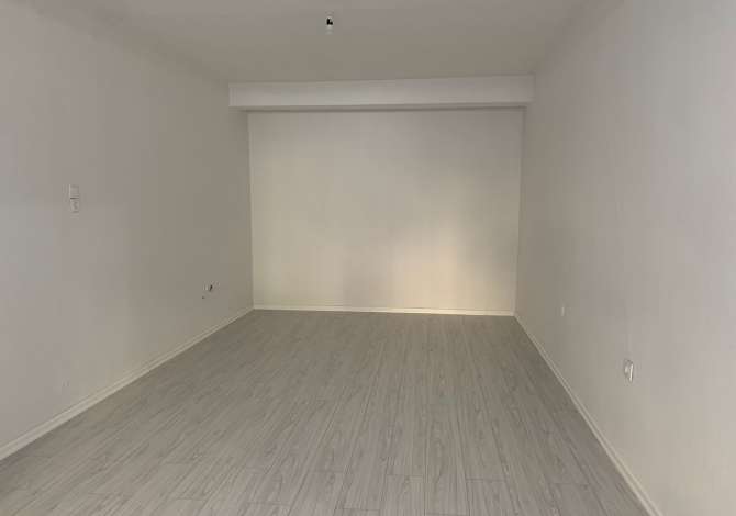 Ambient biznesi 75 m2 NETO per shitje perball shkolles Harry Fultz