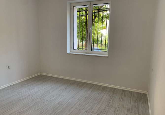 Ambient biznesi 75 m2 NETO per shitje perball shkolles Harry Fultz