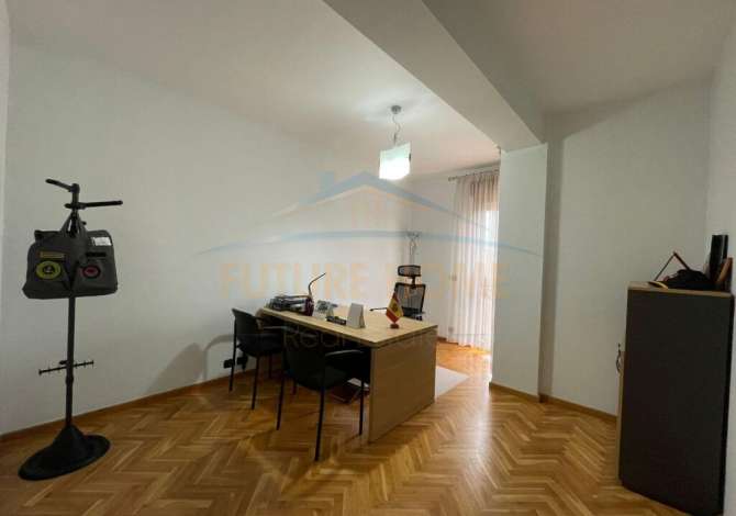 Ambiente Commerciale in Affitto 3+1 a Tirana - 2,000 Euro
