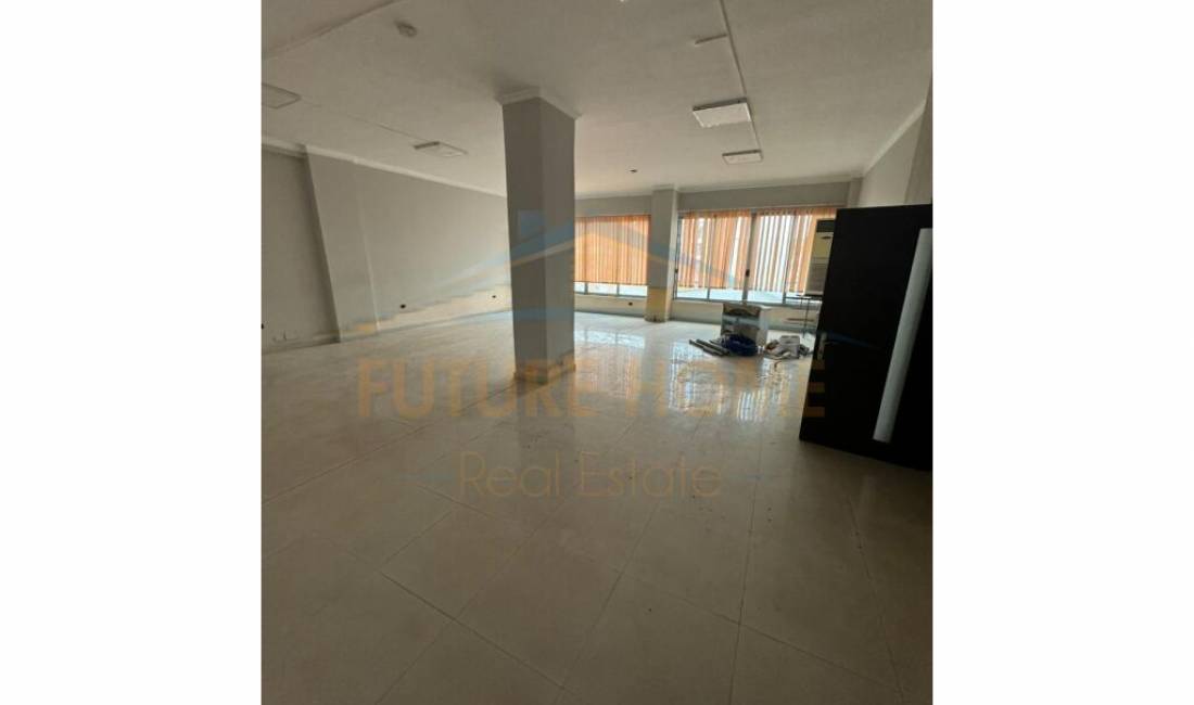 Ambient per zyre me qera tek Rruga Kavajes