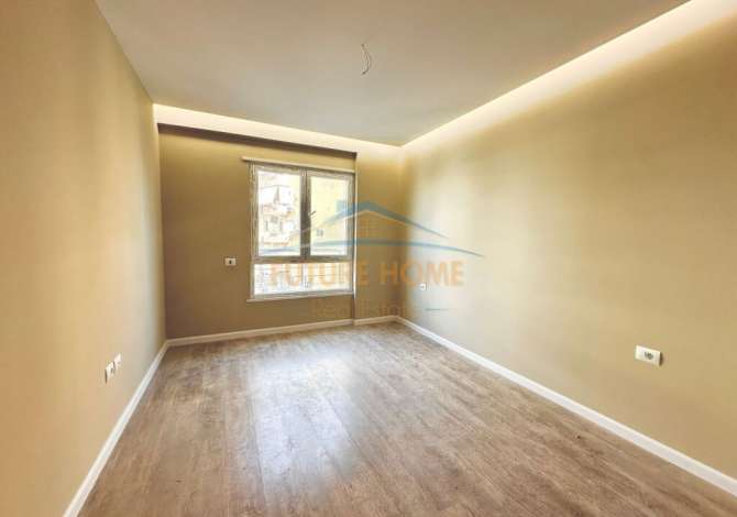 Ambiente Commerciale in Affitto 3+1 a Tirana - 600 Euro