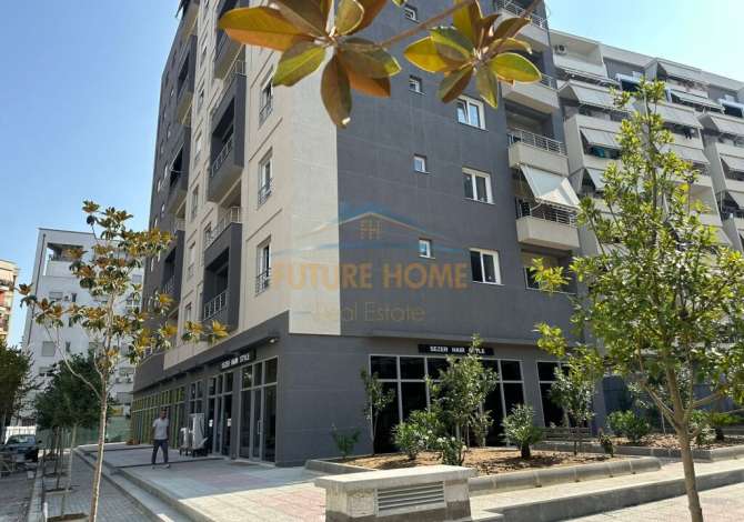 Ambiente Commerciale in Affitto 3+1 a Tirana - 600 Euro