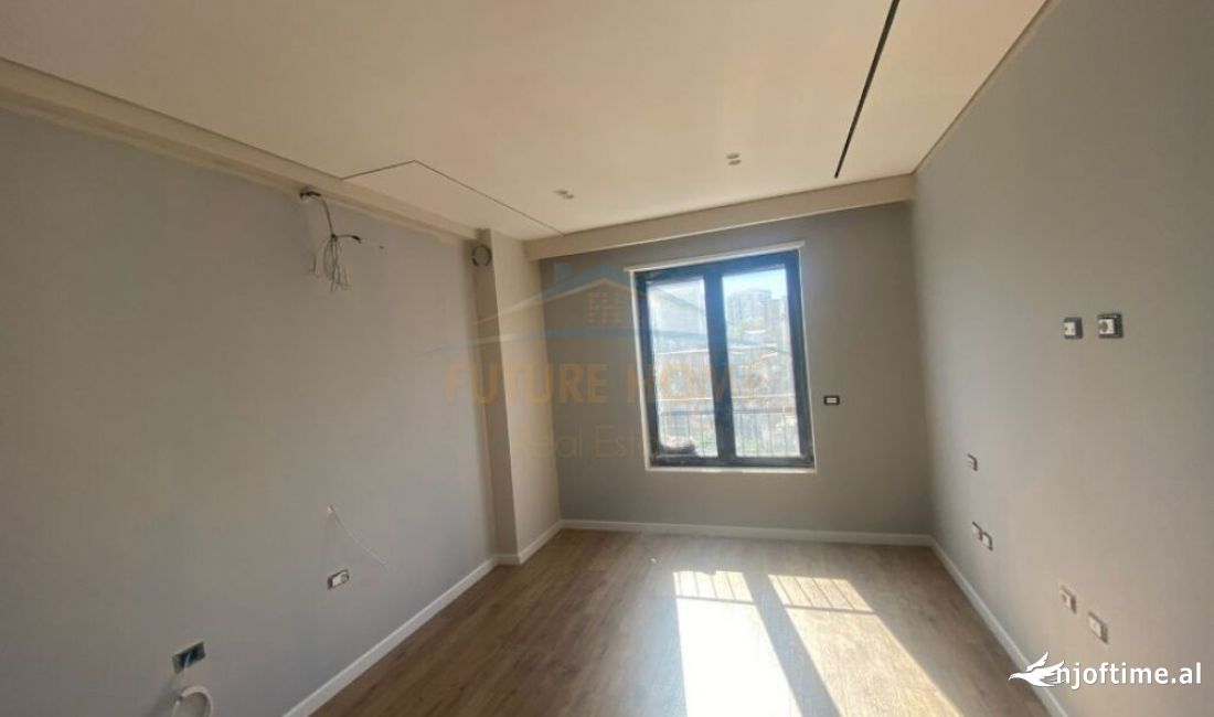 Ambient 2+1+2+post parkimi per zyra tek stacioni i trenit,Rruga Karl Gega