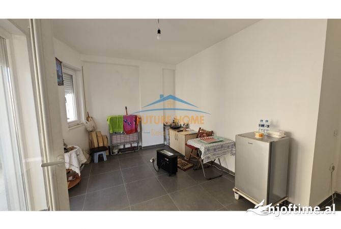 Ambient per zyra per  qera ne qender tek Kafe Flora