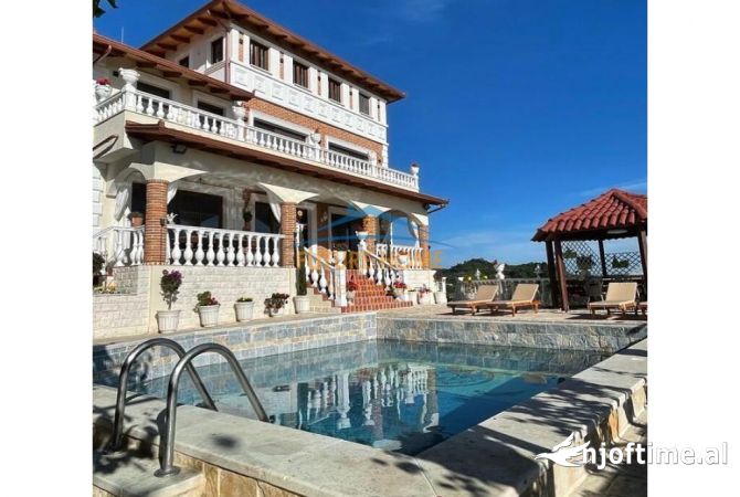 Shtepi me qera Vila Luksoze ne Durres, 7+1, Mobilimi E mobiluar, Pagesa 8,000  Euro.