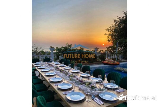 Shtepi me qera Vila Luksoze ne Durres, 7+1, Mobilimi E mobiluar, Pagesa 8,000  Euro.