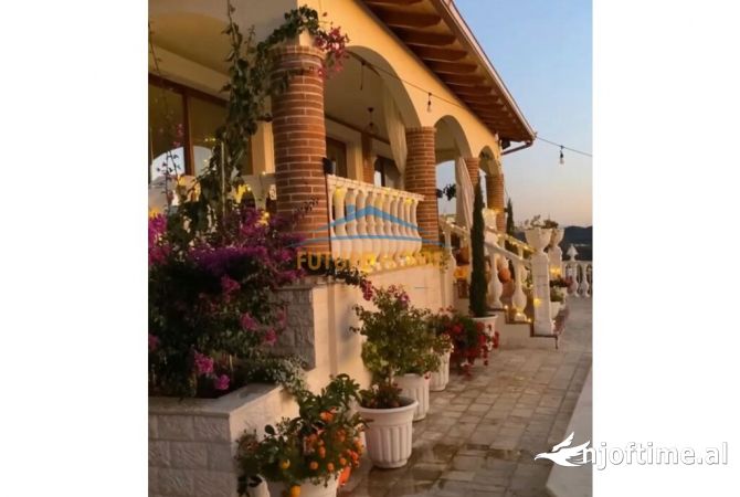 Shtepi me qera Vila Luksoze ne Durres, 7+1, Mobilimi E mobiluar, Pagesa 8,000  Euro.