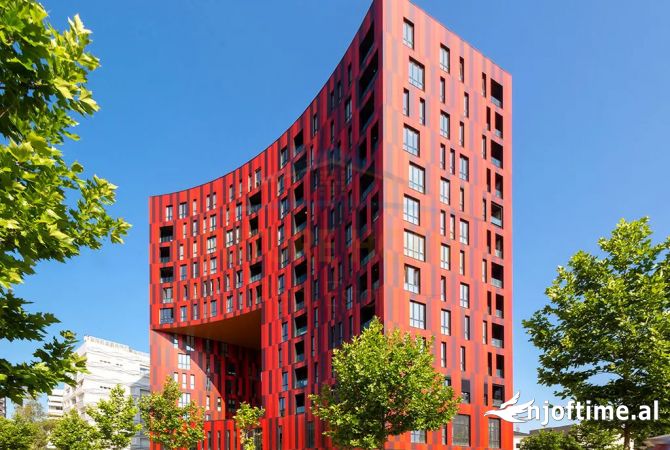 Ambiente Commerciale in Affitto 3+1 a Tirana - 2,500 Euro