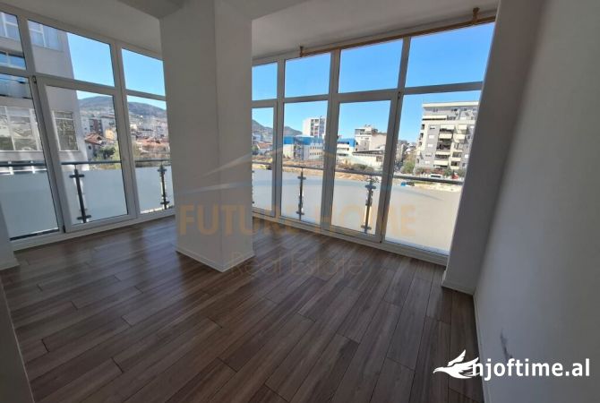 Ambiente Commerciale in Affitto 3+1 a Tirana - 1,500 Euro