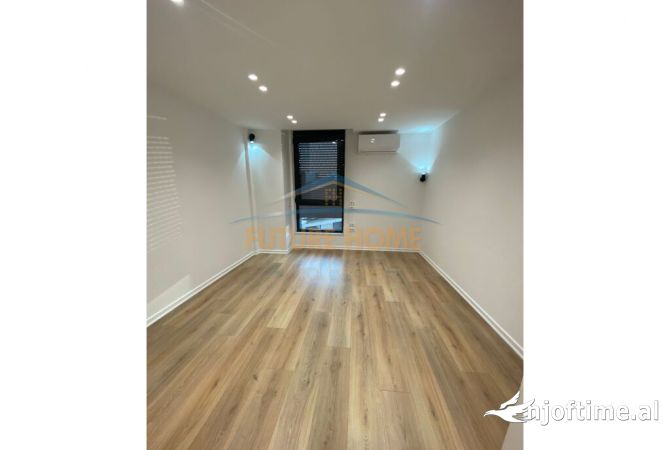 Ambiente Commerciale in Affitto 3+1 a Tirana - 850 Euro