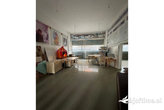 Ambiente Commerciale in Affitto 3+1 a Tirana - 1,000 Euro