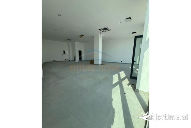 Ambiente Commerciale in Affitto 3+1 a Tirana - 3,500 Euro