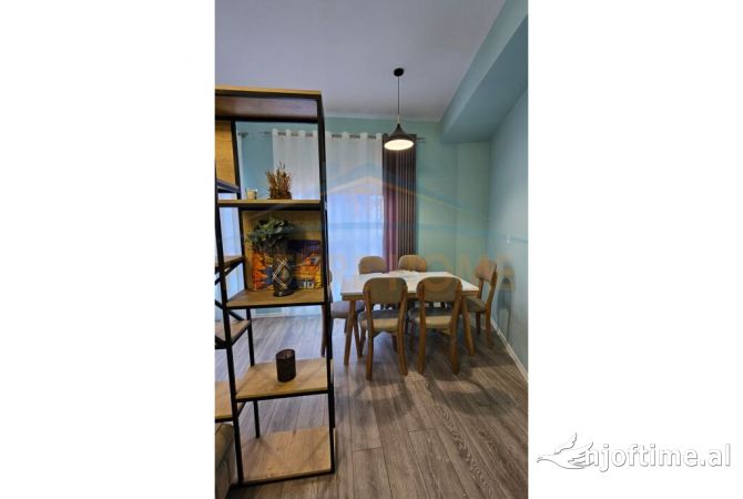 Appartamento in vendita a Tirana 2+1, Arredato