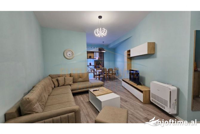 Appartamento in vendita a Tirana 2+1, Arredato