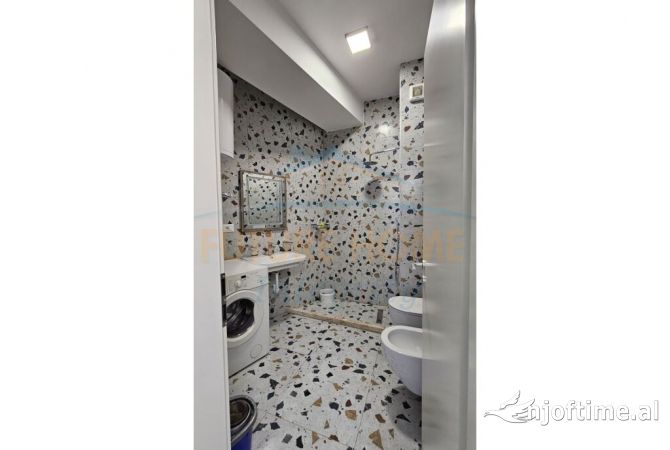 Appartamento in vendita a Tirana 2+1, Arredato