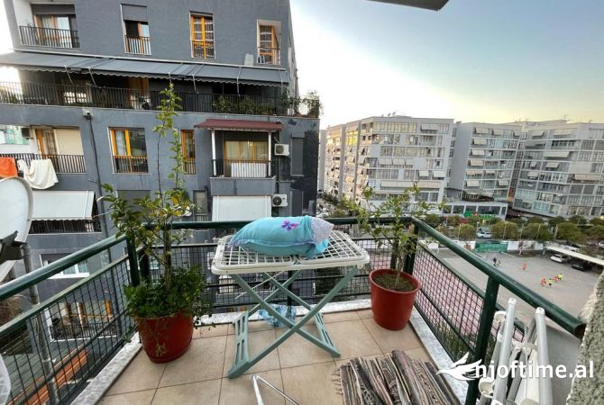 Shitet, Apartament 2+1, Komuna e Parisit