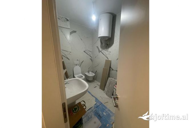 Shtepi ne shitje Apartament ne Tirane, 2+1, Mobilimi E mobiluar, Pagesa 250,000  Euro.