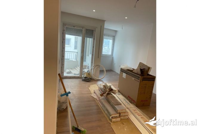 Shtepi ne shitje Apartament ne Tirane, 2+1, Mobilimi E mobiluar, Pagesa 250,000  Euro.