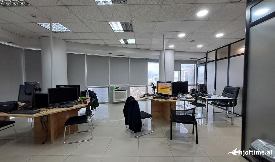 Qera, Ambjent per Zyra, Selvia.