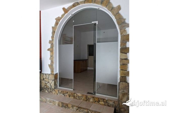 Qera, Ambient Biznesi, Rruga 4 Deshmoret, Tirane.