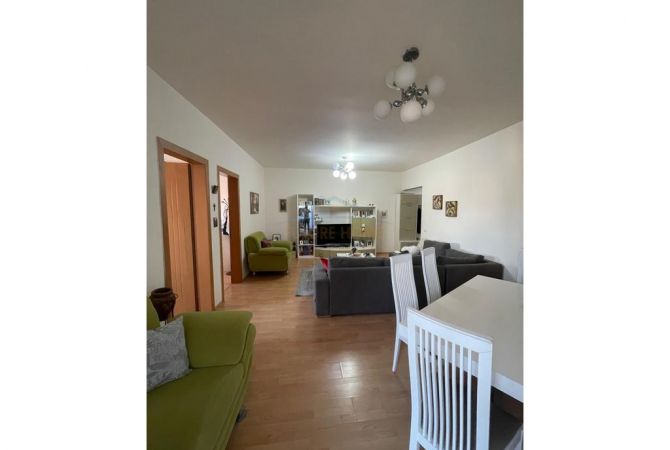 Shitet, Apartament 2+1, Komuna e Parisit, Tirane