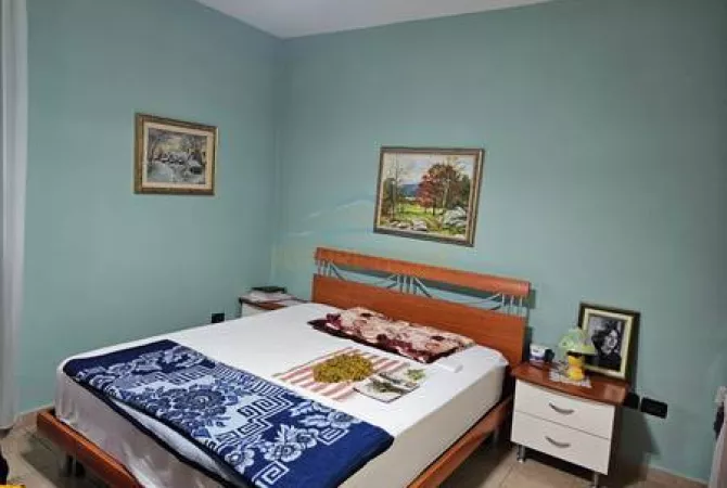 Shtepi ne shitje Apartament ne Tirane, 2+1, Mobilimi E mobiluar, Pagesa 255,000  Euro.
