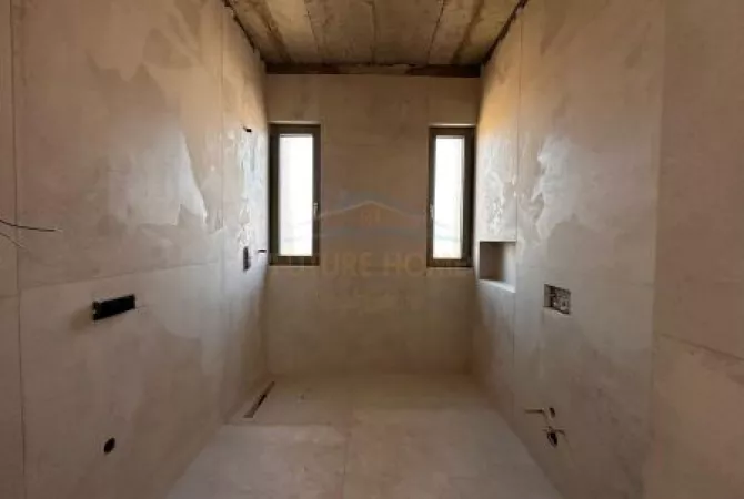 Shitet, Apartament 2+1+2, Kompleksi Green Valley, Liqeni i Thate, Tirane