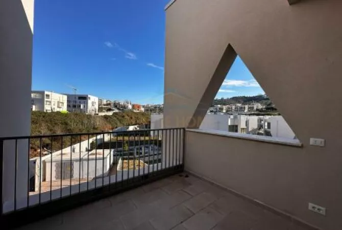 Shtepi ne shitje Apartament ne Tirane, 2+1, Mobilimi Bosh, pa mobiluar, Pagesa 377,000  Euro.