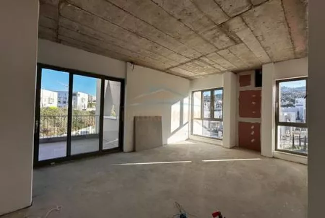 Shtepi ne shitje Apartament ne Tirane, 2+1, Mobilimi Bosh, pa mobiluar, Pagesa 377,000  Euro.