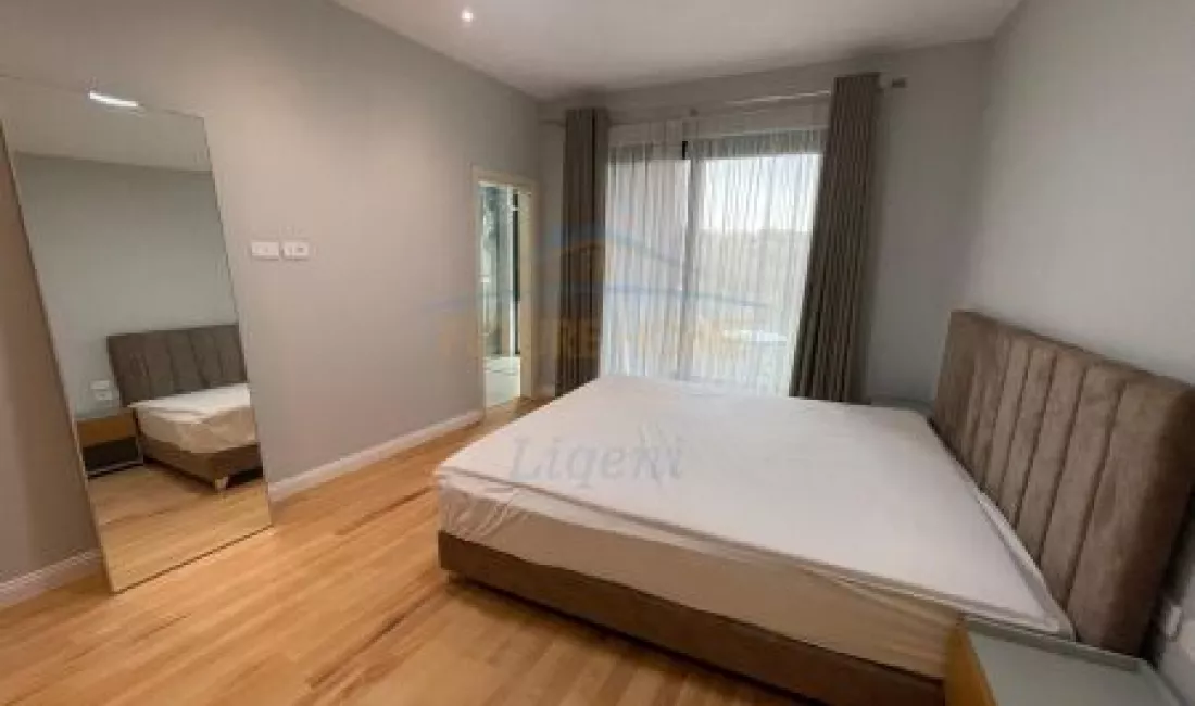 Shtepi ne shitje Apartament ne Tirane, 3+1, Mobilimi E mobiluar, Pagesa 700,000  Euro.