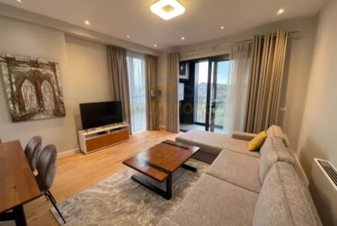 Shtepi ne shitje Apartament ne Tirane, 3+1, Mobilimi E mobiluar, Pagesa 700,000  Euro.