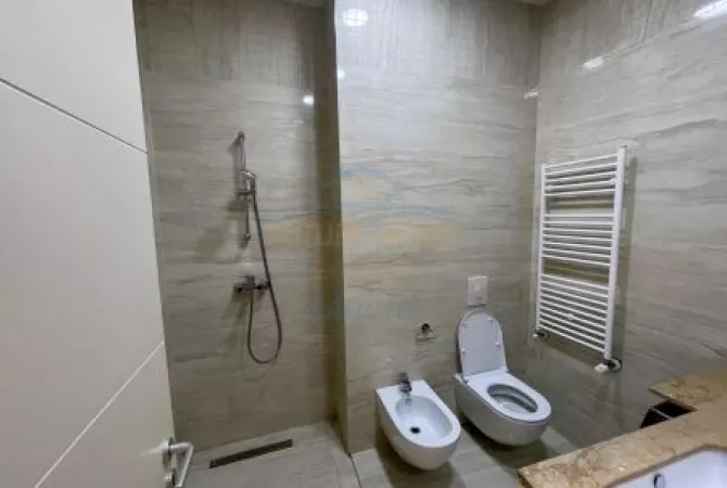 Shtepi ne shitje Apartament ne Tirane, 3+1, Mobilimi E mobiluar, Pagesa 700,000  Euro.