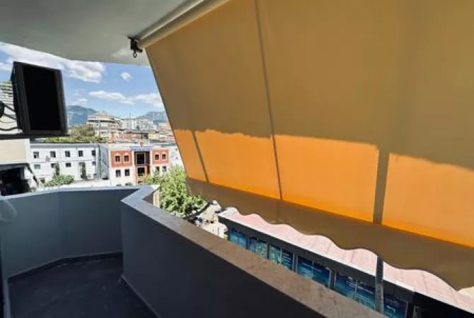 Shiten 2 Apartamente 1+1 Dhe 1 Garsionere, Rruga Mine Peza, Tirane.