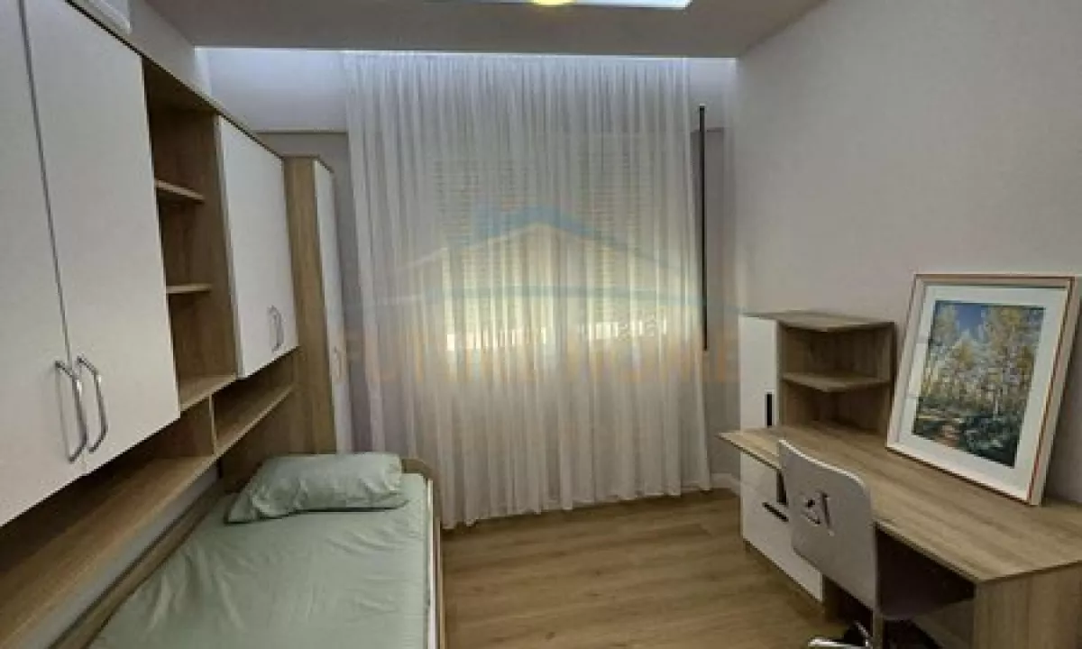 Shtepi me qera Apartament ne Tirane, 2+1, Mobilimi E mobiluar, Pagesa 850  Euro.