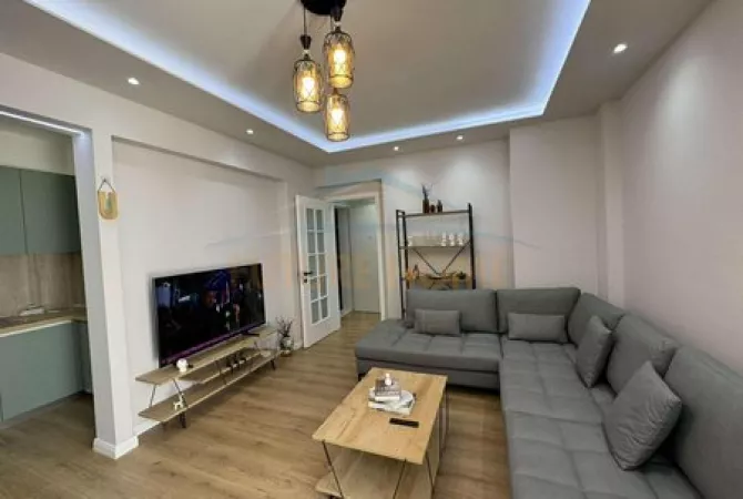 Shtepi me qera Apartament ne Tirane, 2+1, Mobilimi E mobiluar, Pagesa 850  Euro.