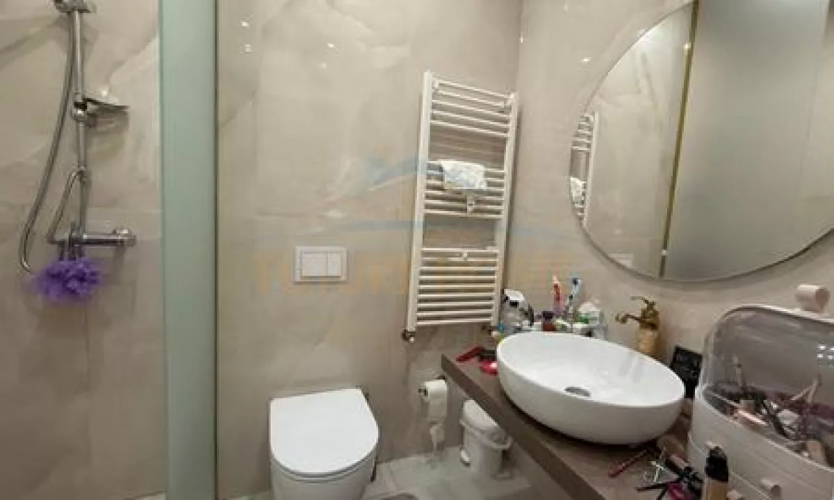 Shtepi ne shitje Apartament ne Tirane, 2+1, Mobilimi E mobiluar, Pagesa 285,000  Euro.