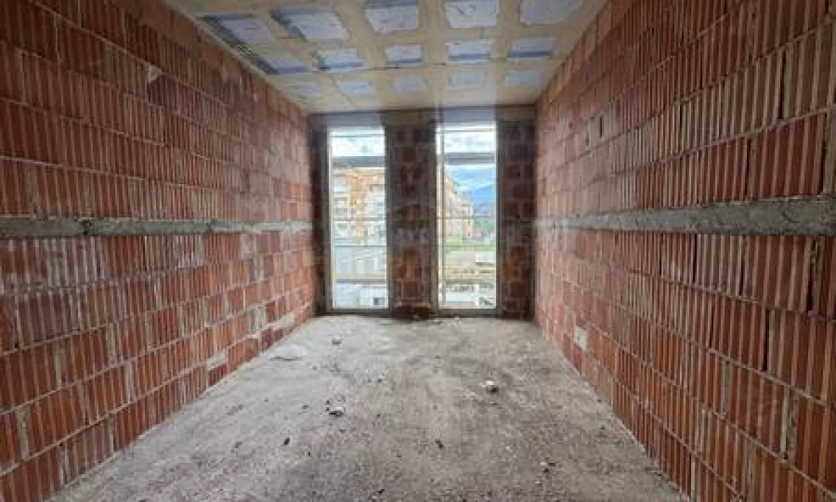 Shtepi ne shitje Apartament ne Tirane, 2+1, Mobilimi Bosh, pa mobiluar, Pagesa 171,000  Euro.