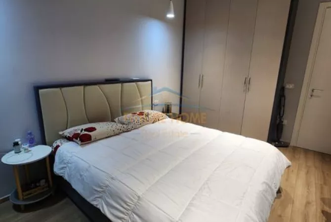 Shtepi ne shitje Apartament ne Tirane, 1+1, Mobilimi E mobiluar, Pagesa 240,000  Euro.