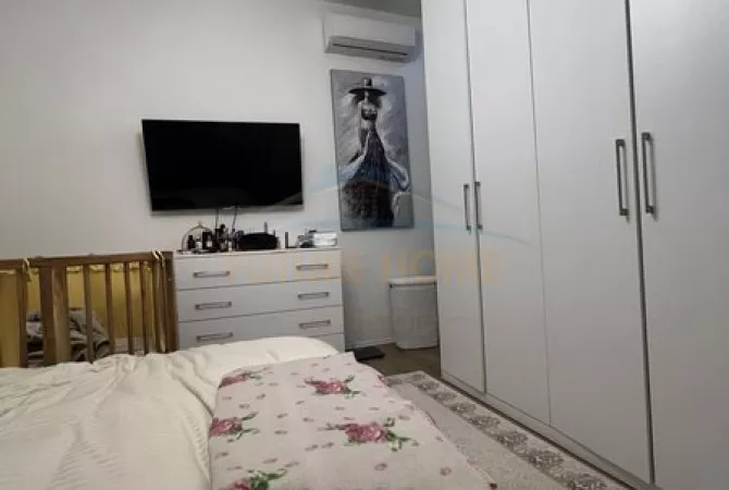 Shtepi ne shitje Apartament ne Tirane, 2+1, Mobilimi E mobiluar, Pagesa 385,000  Euro.