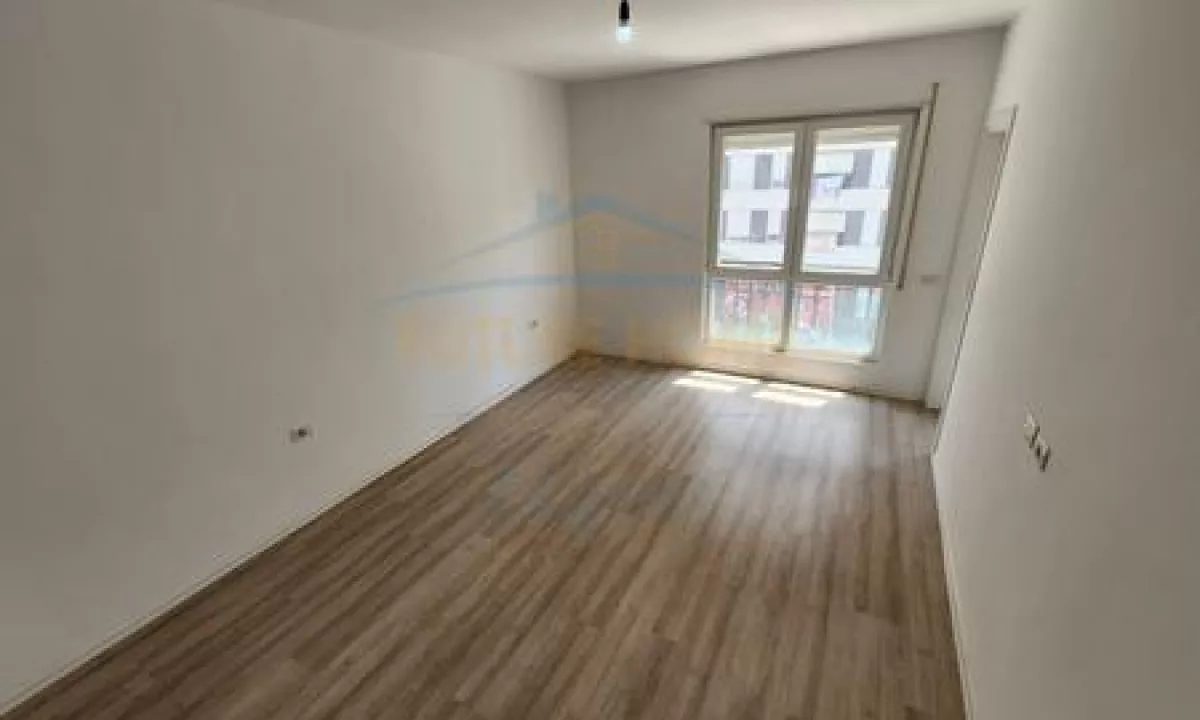 Shtepi ne shitje Apartament ne Tirane, 2+1, Mobilimi Bosh, pa mobiluar, Pagesa 175,000  Euro.