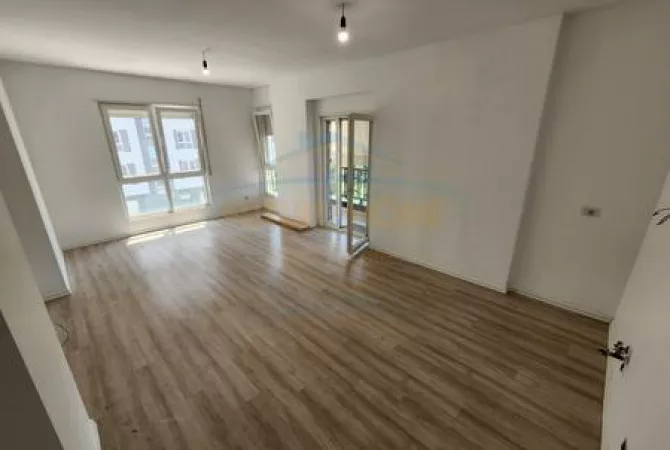 Shtepi ne shitje Apartament ne Tirane, 2+1, Mobilimi Bosh, pa mobiluar, Pagesa 175,000  Euro.