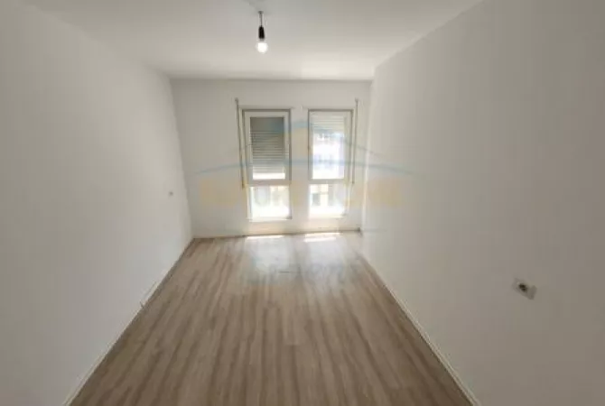 Shtepi ne shitje Apartament ne Tirane, 2+1, Mobilimi Bosh, pa mobiluar, Pagesa 175,000  Euro.